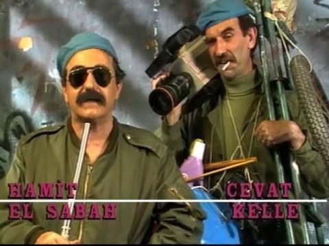 AvAliDvrmAn's tweet photo. Yılların Tiyatro Sanatçısı ve Levent Kırca Tiyatrosunun namı değer "Tam Teçhizatlı Muhabir Cevat Kelle"si Sinan Bengier,  harika bir video ile iktidarı ve Milli Eğitim Bakanını lime lime doğramış. https://t.co/jRag5wwGJG