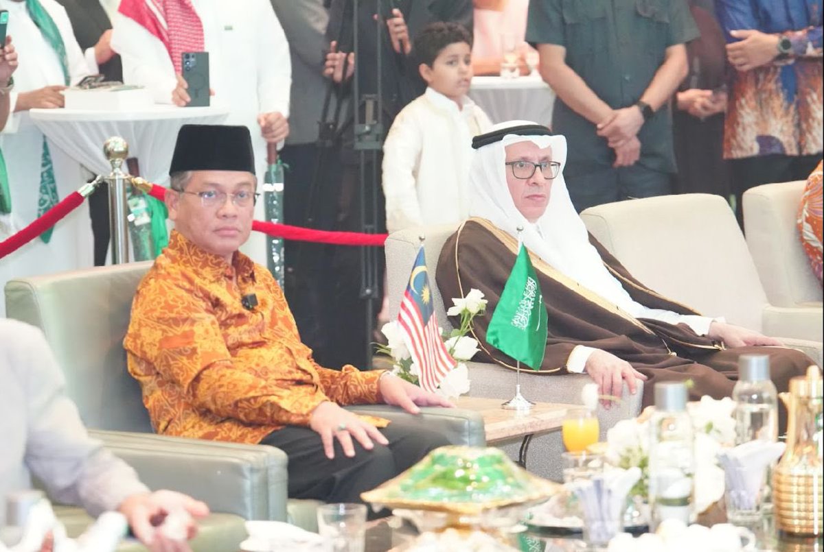 KSAembassyMY's tweet image. أقامت سفارة المملكة العربية السعودية حفل استقبال رسمي بمناسبة اليوم الوطني الـ 94 ، بحضور ضيف الشرف ممثل الحكومة الماليزية معالي داتوء سري سيتيا دكتور محمد نعيم بن حاج مختار الوزير بإدارة رئيس الوزراء للشؤون الدينية،