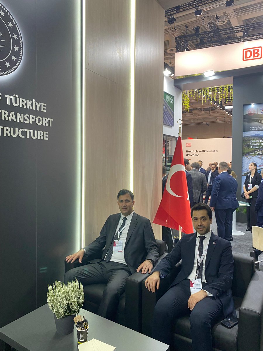 uyalcin_'s tweet photo. 📍Berlin #InnoTrans2024 Uluslararası Ulaştırma Teknolojileri Ticaret Fuarı’ndayız.

Ulaştırma ve Altyapı Bakanımız Sn. @a_uraloglu’nun katılım sağladığı “The Future of Mobility” konseptiyle açılışını yapan #InnoTrans2024’te yerimizi aldık.

İş dünyası, sektörün öncüleri,  ulusal ve uluslararası üst düzey temsilciler ile bir araya gelerek demiryolu ulaşımının geleceğine yön verecek projeleri değerlendiriyoruz.  

Tüm katılımcıları; Orta Koridor, BTK Demiryolu Hattı, Avrasya Taşıma Güzergâhı Uluslararası Birliği ile Marmaray gibi kıymetli projelerimizi tanıtacağımız, paydaşlarımızla yeni iş birlikleri kuracağımız standımıza davet ediyoruz.

#TürkiyeHızlanıyor🇹🇷