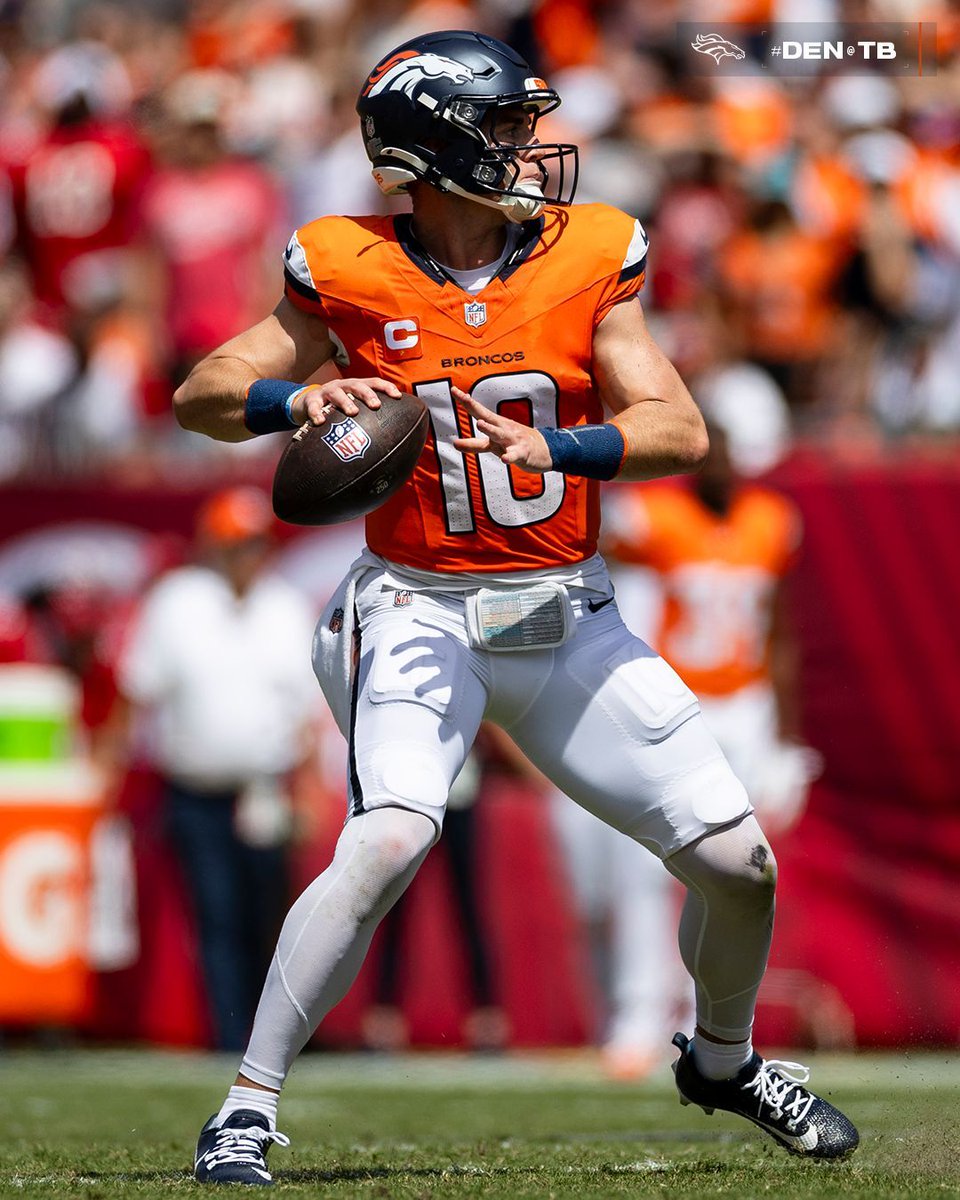 Broncos's tweet image. QB @BoNix10 &amp;amp; OLB @dondreatillman2 are up for @NFL Rookie of the Week‼️

RT to congratulate them &amp;amp; don't forget to vote » bit.ly/3XSJoyu