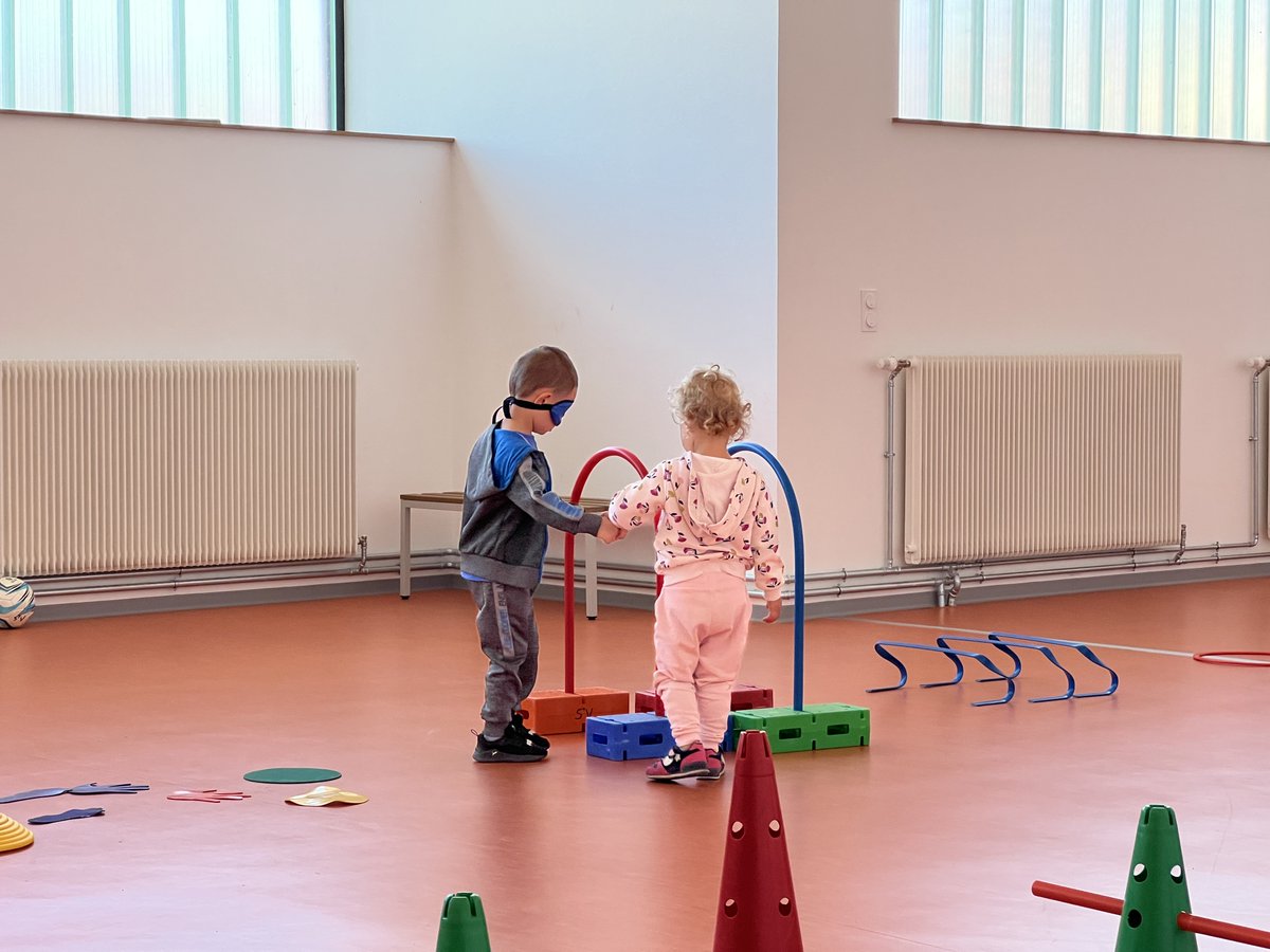 Vesoul2Vesoul3's tweet photo. #JournéeNationaleSportScolaire🚨Projet de sensibilisation au handicap sur Saint Valère à PortSurSaône.👏Félicitations à l'ensemble de l'équipe et aux intervenants pour la qualité des ateliers programmés.@FFHandisport @BarbaraGlaive @csvhs @mickaelporte @LhoteCarole @MartinMariot https://t.co/4a2gnYzgnc
