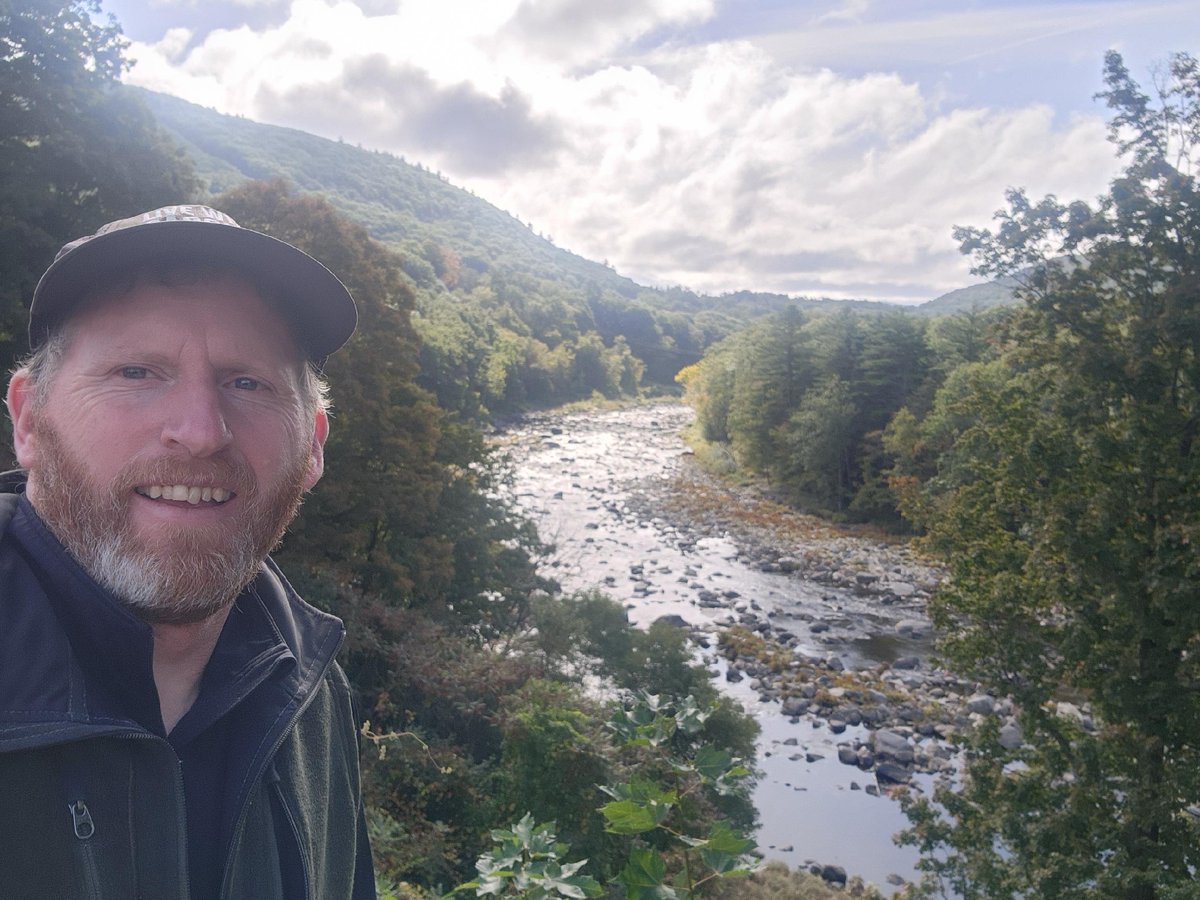 Happy fall everyone hope you're enjoying this beautiful day and the season in life's Adventure🤠🔥