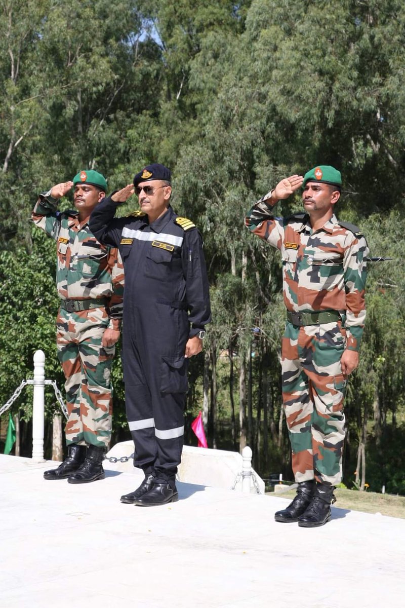 CaptDKS's tweet photo. #OTD in 2014. Laying of wreath at memorial of Brig Mohd Usmaan MVC, who valiantly fought to save 'Naushera & Jhangar' from the enemy in 1947-48. Memories. #DCC2014 @Arun_Golaya @abhilashtomy @AshishSinghNews @adgpi @NorthernComd_IA @nitingokhale @BharatShaktiBSI @ajaynewsman https://t.co/lDTEqgr4wx