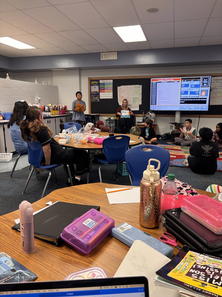 Love watching Mrs Kirk’s 5th grade start the day off with shout outs to her class FROM her class! ⁦<a href="/MsSydneeOwens/">Sydnee Owens</a>⁩