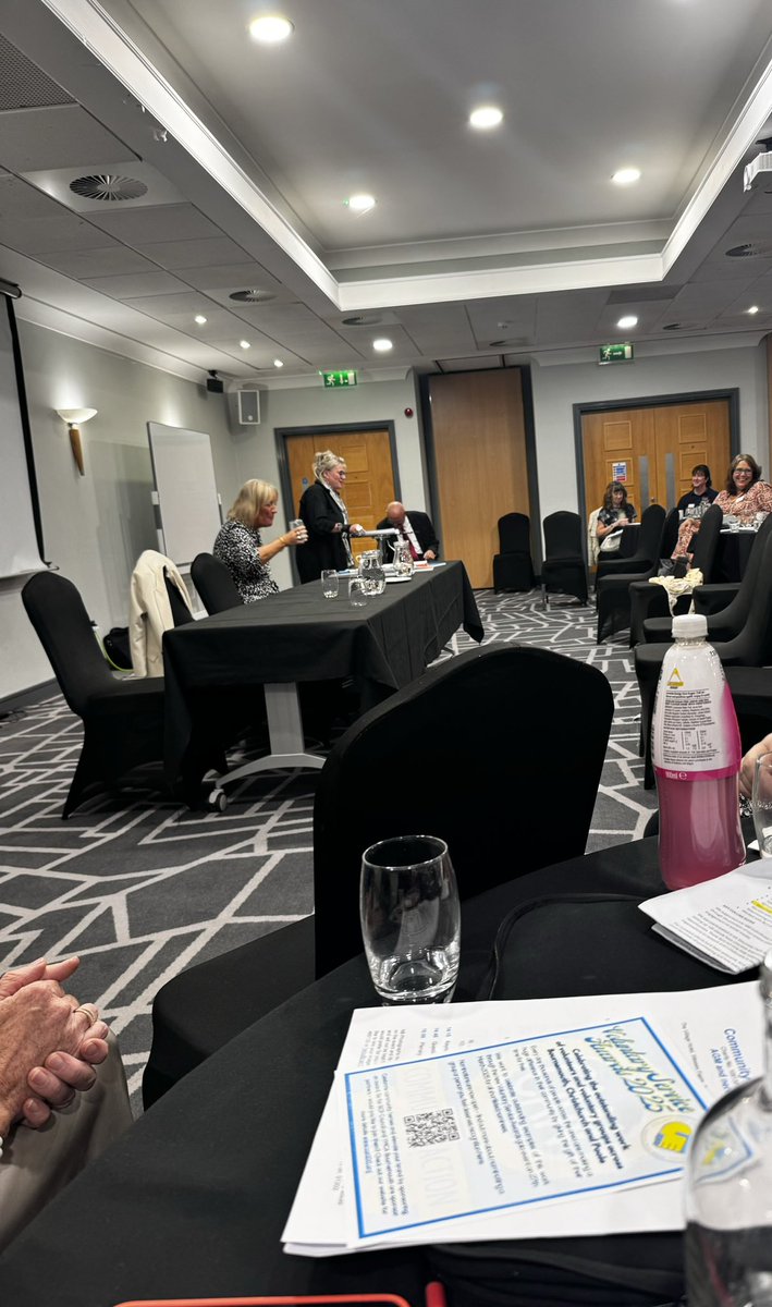 Emma Lee tweet media