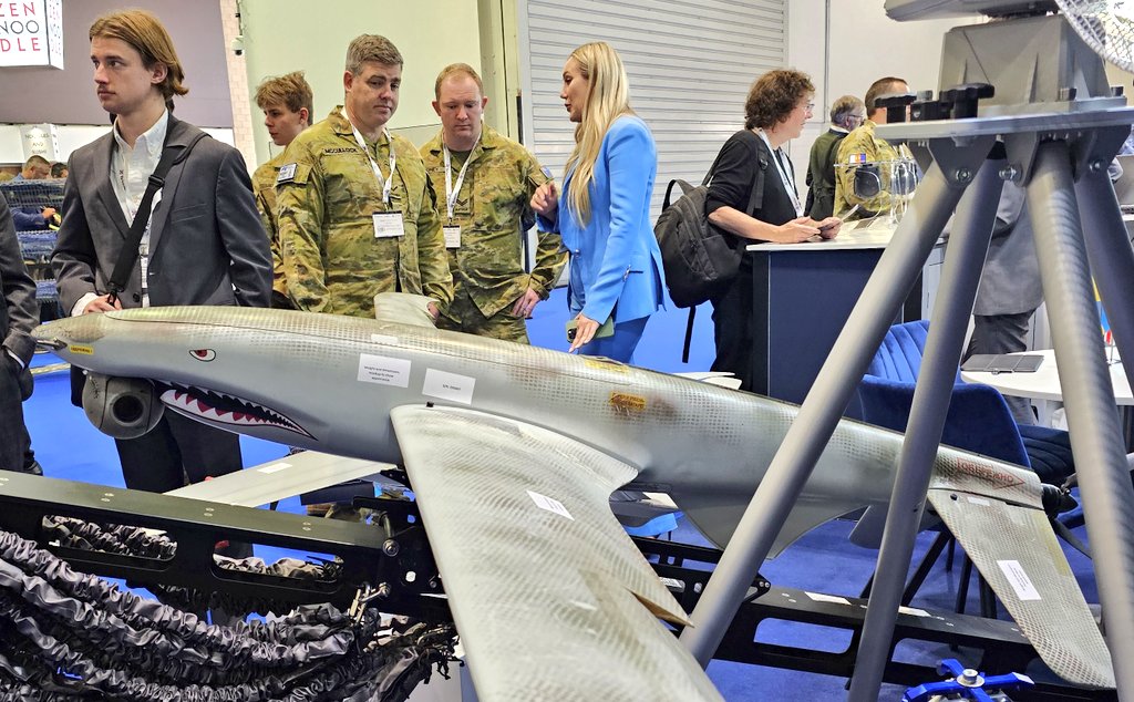 AUADRT's tweet image. Technical professional development for the #DroneRacing Team today at the @DroneXShow: absolute #UAV #GeekFest!
#SendIt!

@ChiefAusArmy @SEAC_ADF