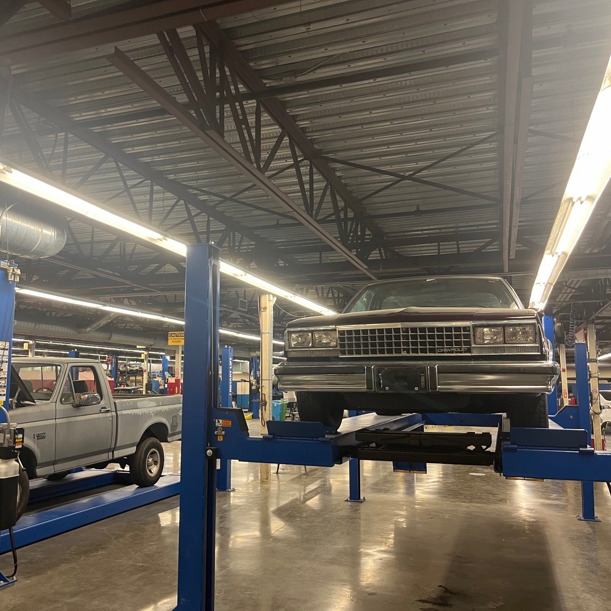 AFT2121's tweet image. @alankennywong visits @OfficialCCSF Evans campus! CCSF teachers ask YOU to vote Alan Wong for College Board. He was the ONLY Trustee to vote against layoffs &amp;amp; class cuts that have hit our trades programs. Students want more Auto &amp;amp; Construction programs–good union jobs SF needs!