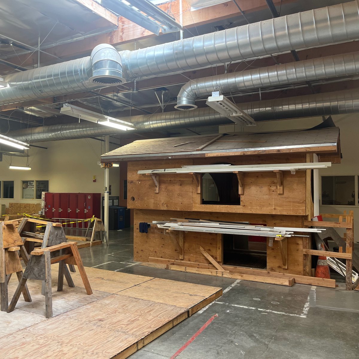 AFT2121's tweet image. @alankennywong visits @OfficialCCSF Evans campus! CCSF teachers ask YOU to vote Alan Wong for College Board. He was the ONLY Trustee to vote against layoffs &amp;amp; class cuts that have hit our trades programs. Students want more Auto &amp;amp; Construction programs–good union jobs SF needs!