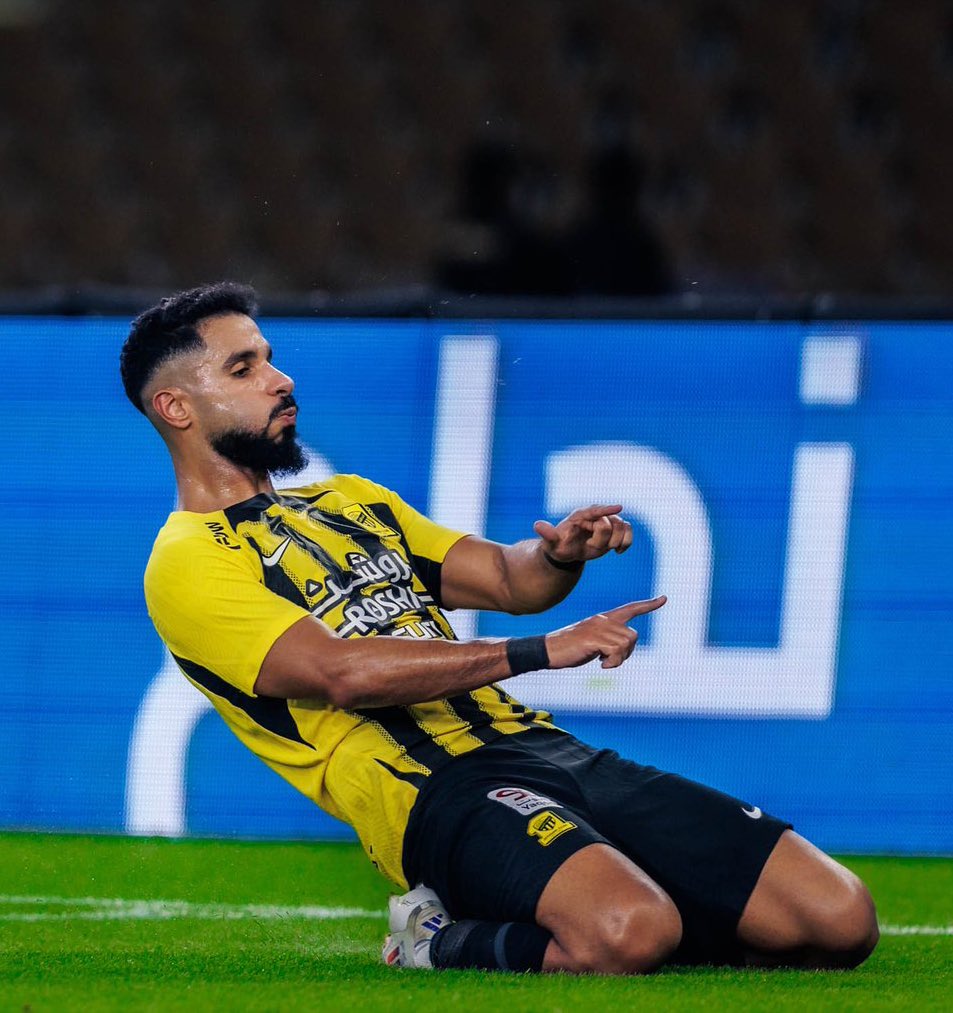 FH_MHY's tweet photo. +3️⃣ GOALS .. ⚽️⚽️⚽️

صالح الشهري "يجندل" العين 💛🖤

 #الاتحاد_العين
 #اغلى الكؤوس https://t.co/ayy2xpzvga