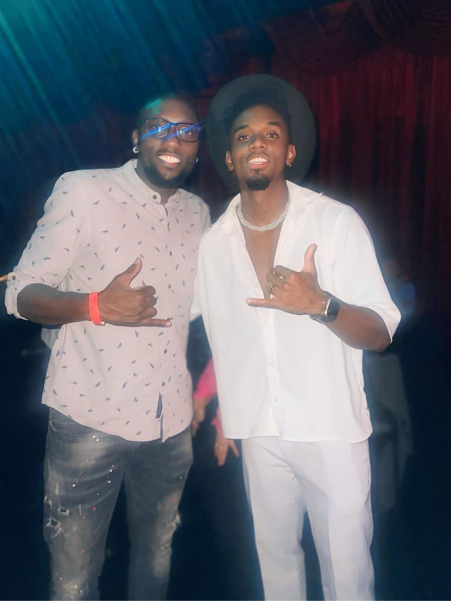 AlanFelipeMosq1's tweet image. manito que alegría volverte a ver. Te quiero mucho #Salsa #melanina #afros #CabaretBroadway