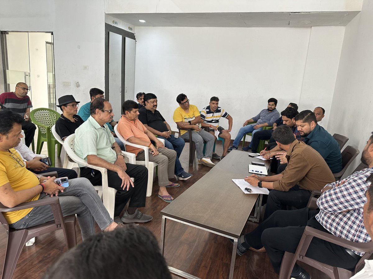ev1stf's tweet photo. 22 September (रविवार) को EV1STF (रेज़ीडेंट्स ग्रुप) और Facility team की सकारात्मक मीटिंग हुई जिसमें Last MOM और सोसाइटी की दूसरे महत्वपूर्ण मुद्दों पर चर्चा हुई। पिछले मीटिंग में बतायें गये समस्याओं के समाधान का अपडेट भी लिया गया। @ev1stf @dmgbnagar @IAS_SAUMYA @OfficialGNIDA https://t.co/Cw2fqnvYk2