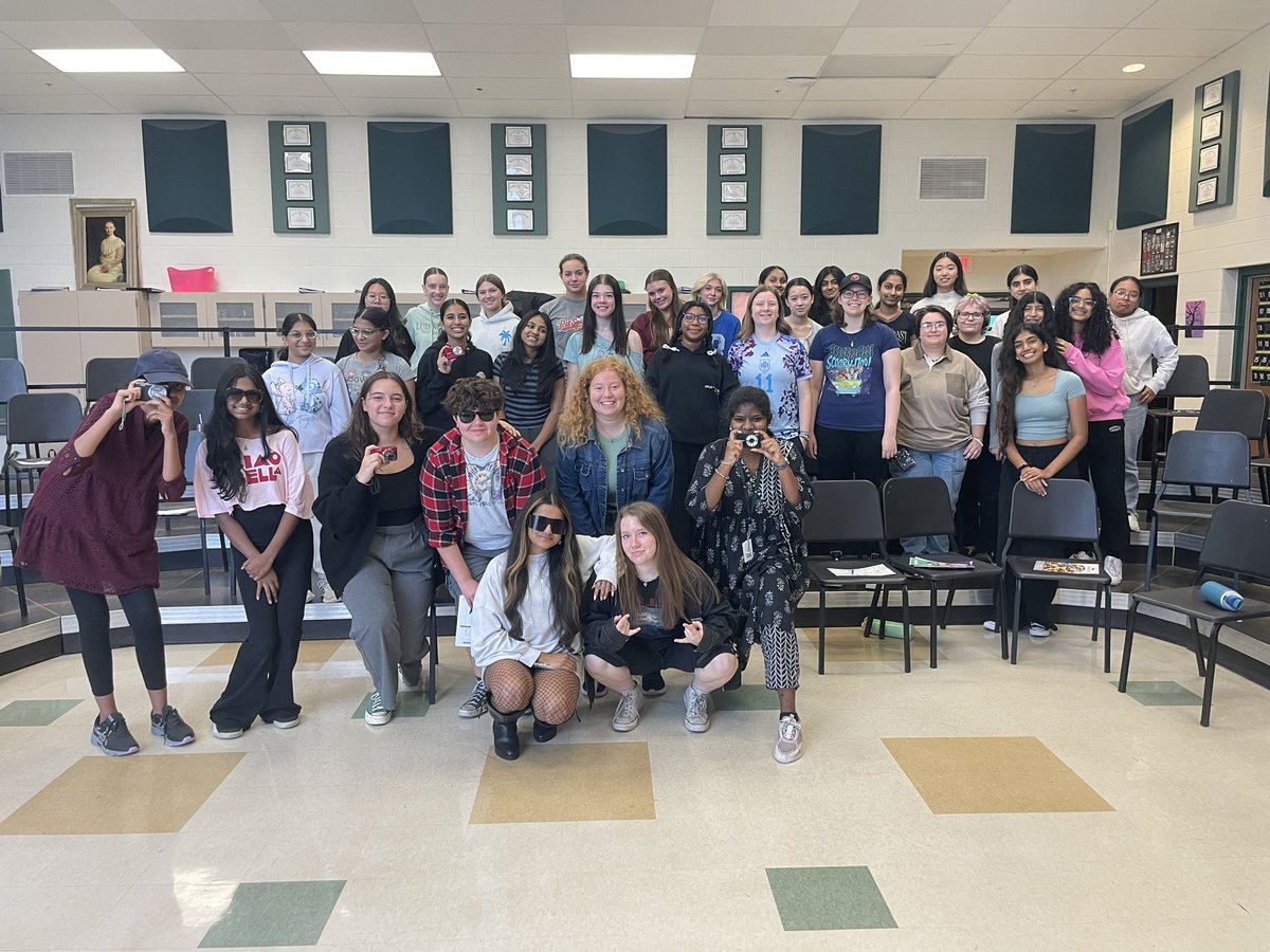 NoviChoir's tweet photo. Celebrity vs. Paparazzi Day #novipride https://t.co/CbKbPi3cmq
