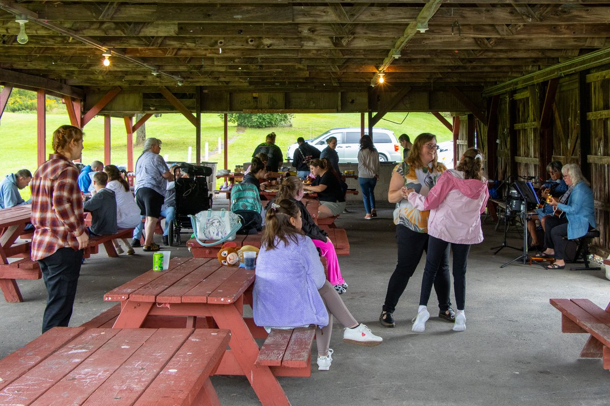 SpringbrookNY's tweet image. The Springbrook community homes hosted a fantastic BBQ, catered by Dickey's BBQ of Norwich, NY, with a spread featuring pulled pork, baked beans, coleslaw, and sweet treats like cupcakes and cookies!
#SpringbrookNY