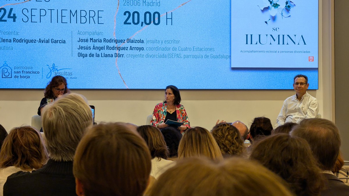 En la presentación de “La herida se ilumina” de <a href="/elenaravial/">elenaravial</a>. Un libro necesario y valiente para tanto dolor no acompañado.