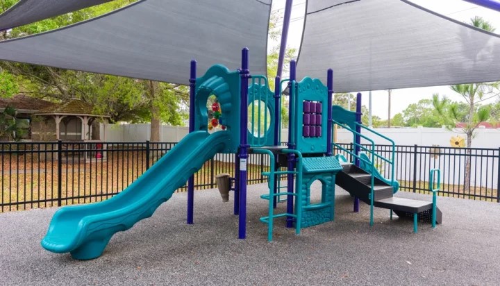 ProPlaygrounds's tweet image. Happy Tuesday! This project involved installing a new playground system, a two-bay swing set with integrated shade, 2,016 square feet of poured-in-place rubber surfacing, and a 25’x25’x8′ Quad Sail shade overhead. 
#theplaygroundexperts #playgrounds #proplaygrounds