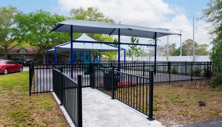 ProPlaygrounds's tweet image. Happy Tuesday! This project involved installing a new playground system, a two-bay swing set with integrated shade, 2,016 square feet of poured-in-place rubber surfacing, and a 25’x25’x8′ Quad Sail shade overhead. 
#theplaygroundexperts #playgrounds #proplaygrounds