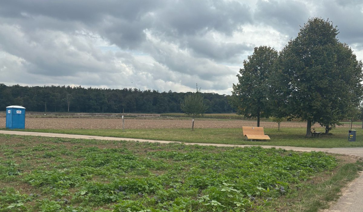 Habt Ihr schon die neue Pausenbank mit Klo gefunden? ☺️ Zwischen Korntal und Münchingen