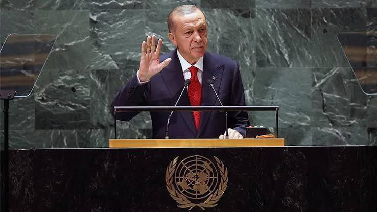 O hiç dünya lideriyim demedi
Dünya onu lider kabul etti…!

Dünya Lideri

#Dünya5tenBüyüktür
#WorldIsBiggerThan5