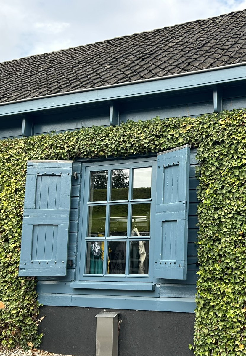 📢 📚 Vandaag was Proceon bij Fort Voordorp. Wat een prachtige locatie! 🌿🏰 Ilias El Hadioui sprak over verschil maken in het onderwijs, ondanks groeiende verschillen tussen leerlingen. Fijn dat ik deze dag mocht bijwonen! 🙏 #Onderwijs #GelijkeKansen #Onderwijskwaliteit