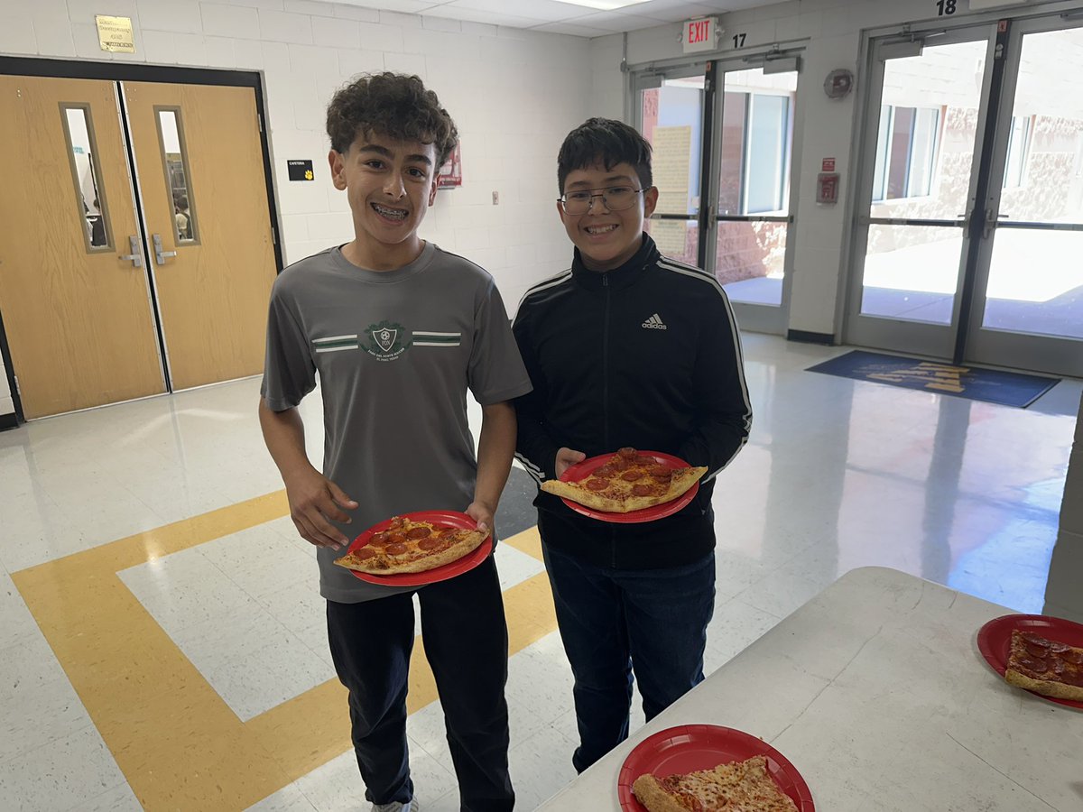 PhysicalEd_HA's tweet photo. Hard work pays off (in pizza π). Good job to all our scholars who won #EZSCAN ππββοΈπββοΈ#TeamSISD #ALLIN @HAntwine_MS @MChavez_AMS @iGalindo_AMS https://t.co/CJjs6z8BVv