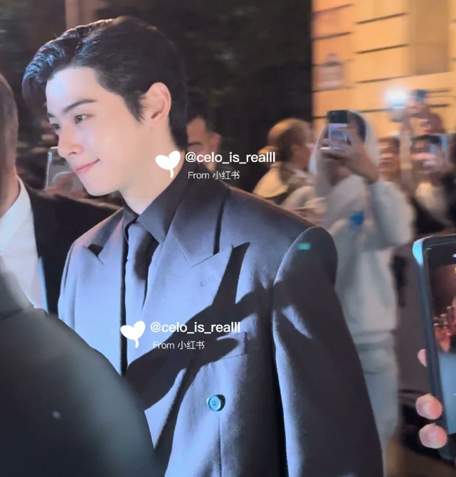 AboutMusicYT's tweet photo. Rosé and Cha Eunwoo are both at the Saint Laurent show. https://t.co/jHWwTjY3qi