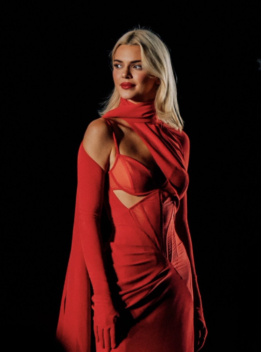 It should cost a billion to look this good