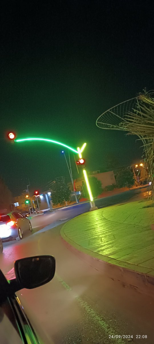 KltOzaN's tweet photo. @Adana_Bld @AdanaEmniyeti park adana AVM yanındaki trafik ışıklarında sarı / kırmızı ve yeşil aynı anda yanıyor. Bilmeyen acemi biri geçerse kazaların önünü alamazsınız. Acil müdahale edilmesi gerekiyor. 2 gündür aynı bu şekilde. @ZeydanKaralar01 https://t.co/ISghQgoY0d