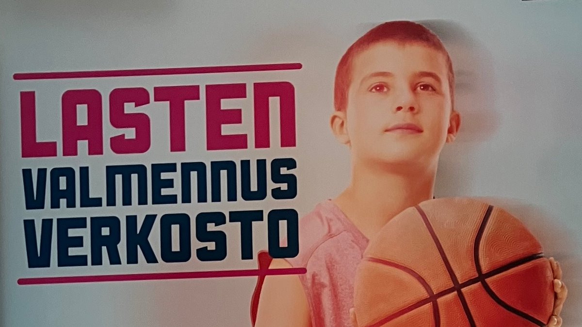 RantaPena's tweet photo. Lasten valmennusverkoston toiminta käynnistyi neljän päivän lähijaksolla. Mukana on ryhmä hienoja ja osaavia valmentajia. Nämä kokemukset vahvistavat ajatusta, että lasten urheilun parissa toimii paljon mahtavia ihmisiä! https://t.co/z93bMnhSZd