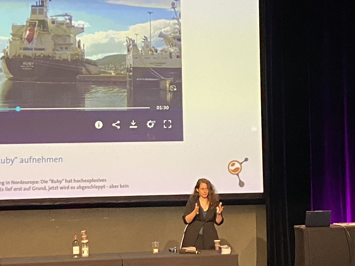 CUI: Advanced Imaging of Matter (@cui_unihh) on Twitter photo CUI Wissenschaftlerin Andrea Thorn gab spannende Einblicke über „Menschengemachte Unfälle und Katastrophen“ im Rahmen der diesjährigen Highlights der Physik in Hannover. <a href="/highlightphysik/">HighlightsderPhysik</a> <a href="/unihh/">Universität Hamburg</a> <a href="/UniHannover/">Leibniz Uni Hannover</a>
#hdp24 #DPG #DPGPhysik <a href="/ThornLab/">Andrea Thorn</a> #Physik#wissenschaftsfestival CUI Wissenschaftlerin Andrea Thorn gab spannende Einblicke über „Menschengemachte Unfälle und Katastrophen“ im Rahmen der diesjährigen Highlights der Physik in Hannover. <a href="/highlightphysik/">HighlightsderPhysik</a> <a href="/unihh/">Universität Hamburg</a> <a href="/UniHannover/">Leibniz Uni Hannover</a>
#hdp24 #DPG #DPGPhysik <a href="/ThornLab/">Andrea Thorn</a> #Physik#wissenschaftsfestival