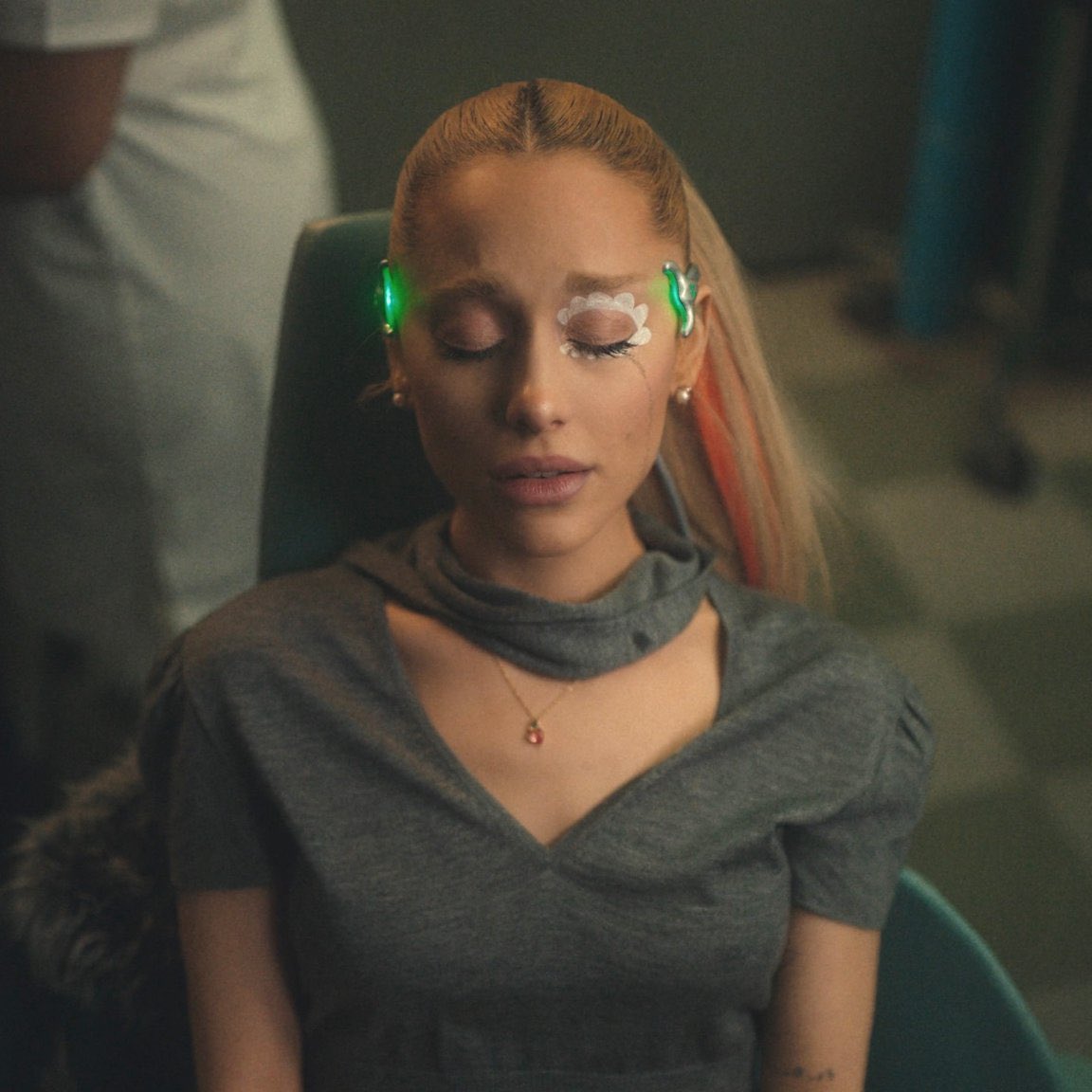 PopCrave's tweet photo. “we can’t be friends (wait for your love)” by Ariana Grande has reached 900 MILLION streams on Spotify.

It’s her 20th and fastest song to achieve this. https://t.co/a8UIvXAPAh