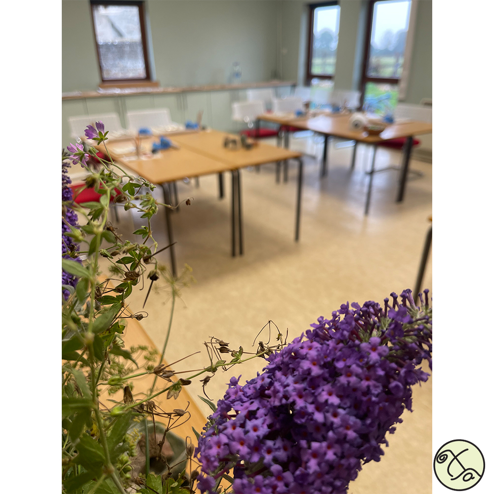 blended_monkey's tweet image. A lovely bunch of students attended our COILING &amp;amp; BOTANICAL VASES workshop on Sunday at the fabulous Farmland Museum &amp;amp; Denny Abbey in #Waterbeach 🍃

Discover more about the day &amp;amp; our other group workshops here: blendedmonkey.co.uk/groupworkshops

@FarmlandMuseum
#coilingclay #slabbuilding