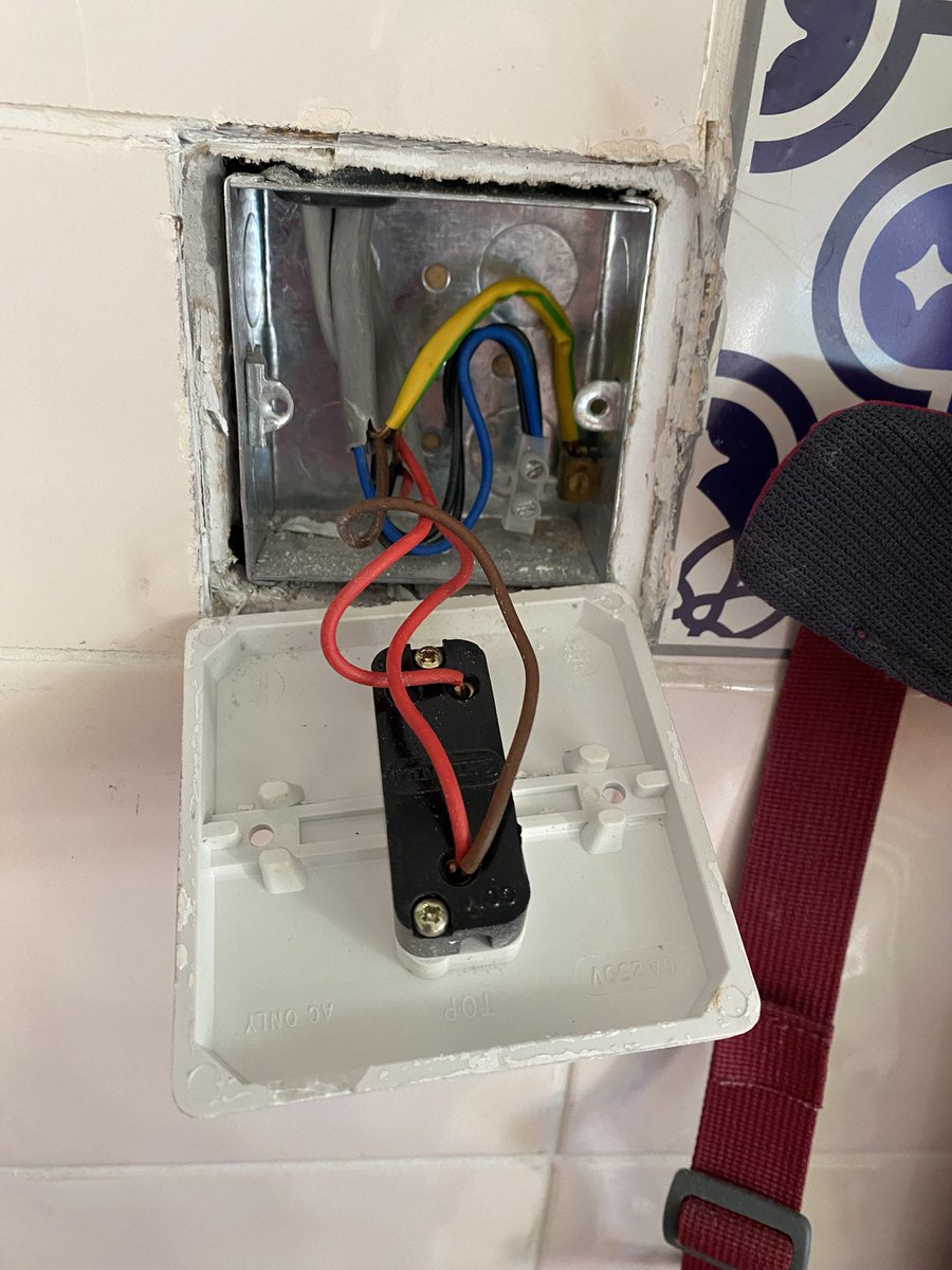 Fcfraser's tweet image. Learning electrics… not difficult… fitting a modern switch plate to an imperial plate hole… now I need to cut tiles! 🤦🏻‍♀️ D I F’ing  Y! … 🤪… solution… steal switch from other part of cottage , that has no tiles… #weekendjob 😜
