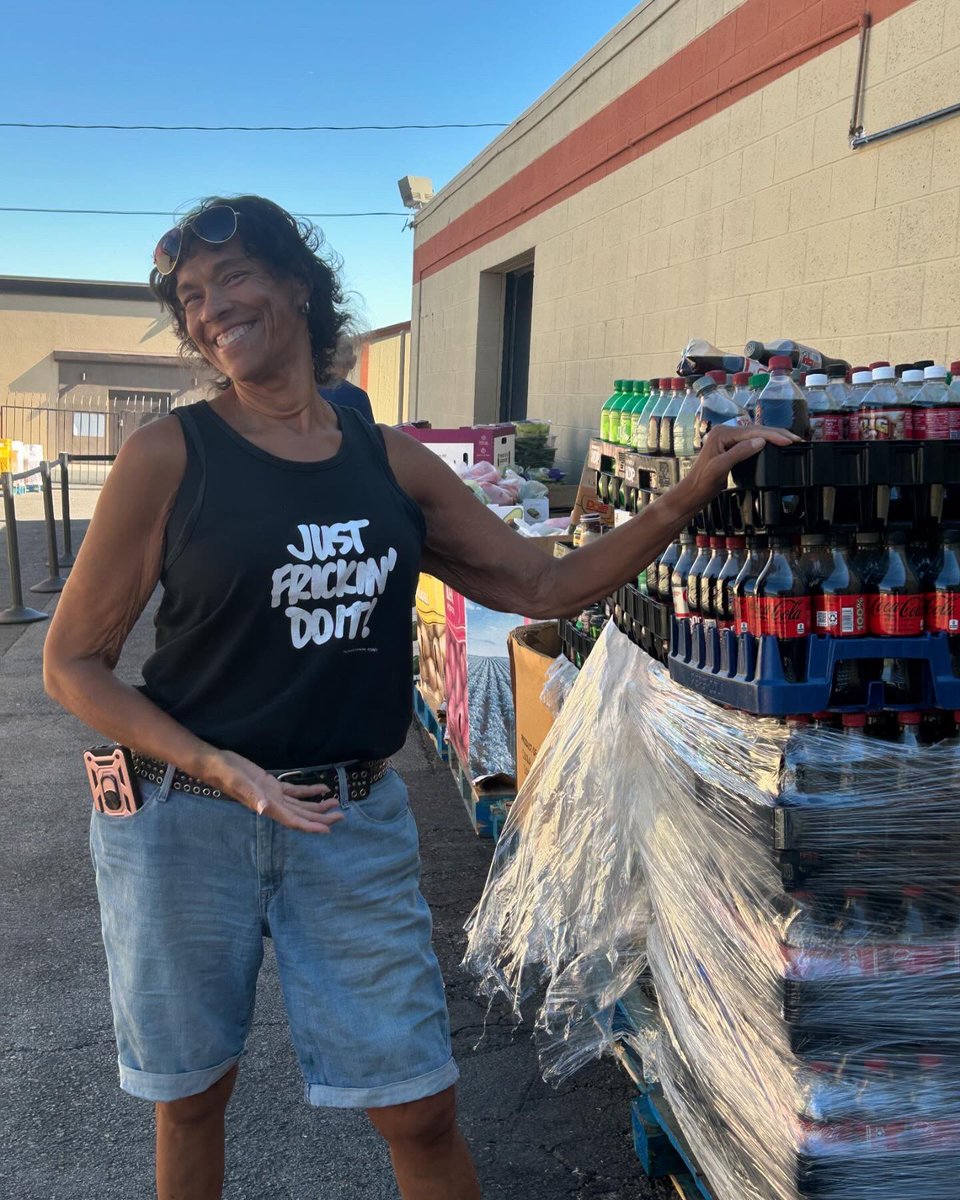 Our volunteers always ready to assist the community during our pantry days!
Our pantry is always in need of non-perishable items to help provide this service to our community! 

To donate please go to:
Salvationarmysouthernnevada.org