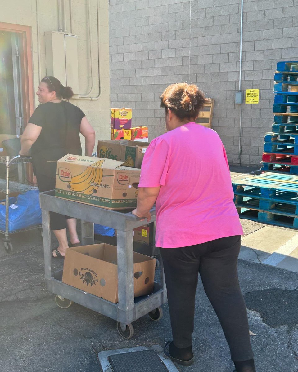 SalArmySONV's tweet photo. Our volunteers always ready to assist the community during our pantry days!
Our pantry is always in need of non-perishable items to help provide this service to our community! 

To donate please go to:
https://t.co/quLIQQZuqi https://t.co/GGdX6UDEga
