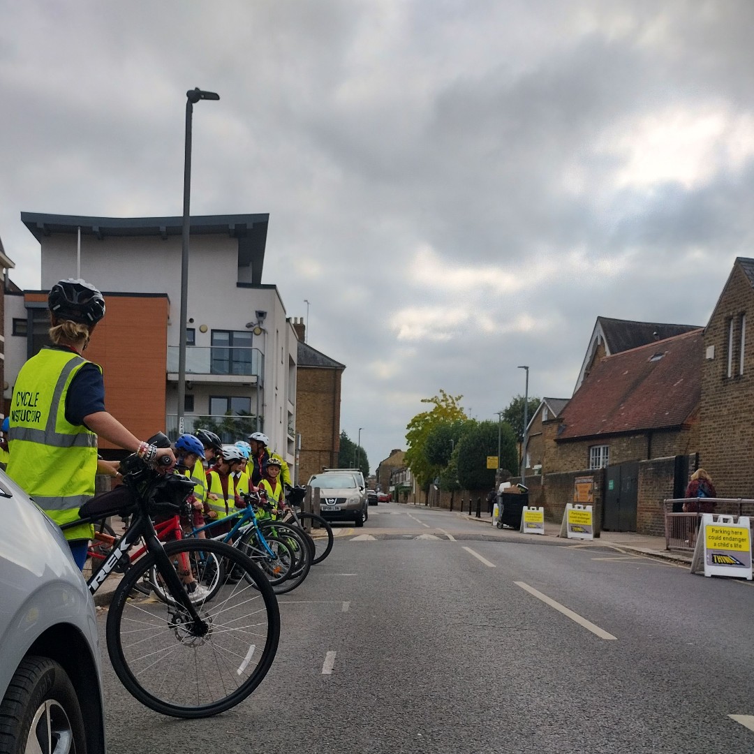 wandbc's tweet image. It's #CycletoSchoolWeek! 🚲

A pedal-powered commute is not only better for your family's health and wellbeing, but the planet too!

We teamed up with @BikeabilityUK to get young cyclists in Putney ready to ride to school.

Get pedal-ready at ➡️ cycletoschoolweek.com