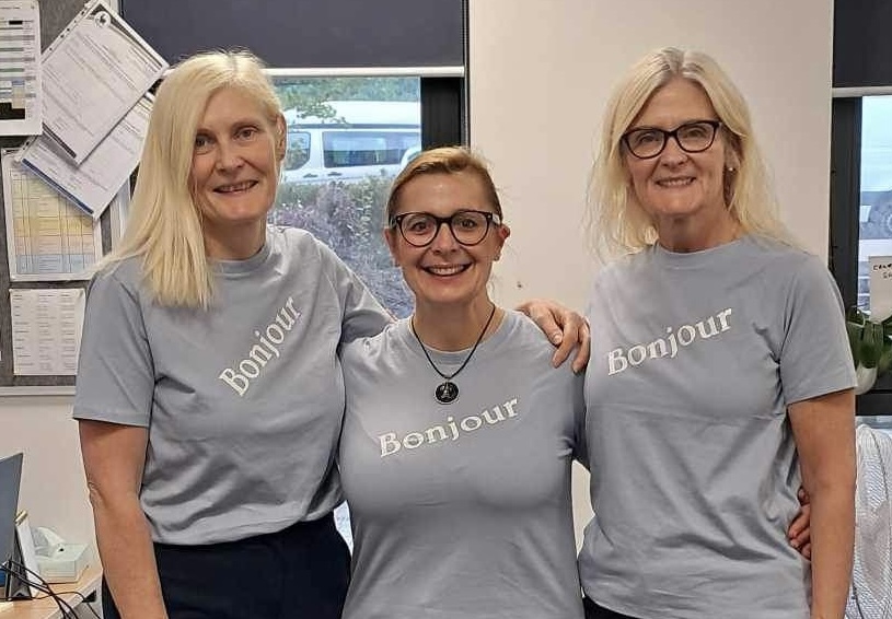 barbarampv's tweet photo. 💙🤍❤️ 2ème journée des Langues @CroesyLlc @croesyschool : Notre belle langue française !
Julia &amp; Gaynor, nos charmantes réceptionistes et Linda, notre merveilleuse cantinière qui nous avait préparé des croque-monsieurs exquis! Merci Mesdames! 🙏 https://t.co/1xzlUDmlhK