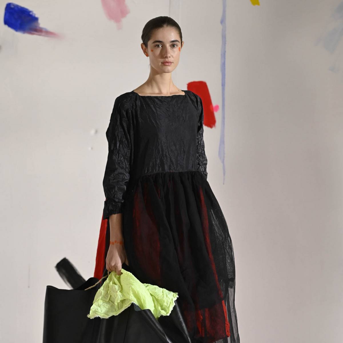 Daniela Gregis primavera estate 2025: un viaggio emozionale attraverso l’arte, tutti i look dlvr.it/TDdBR8