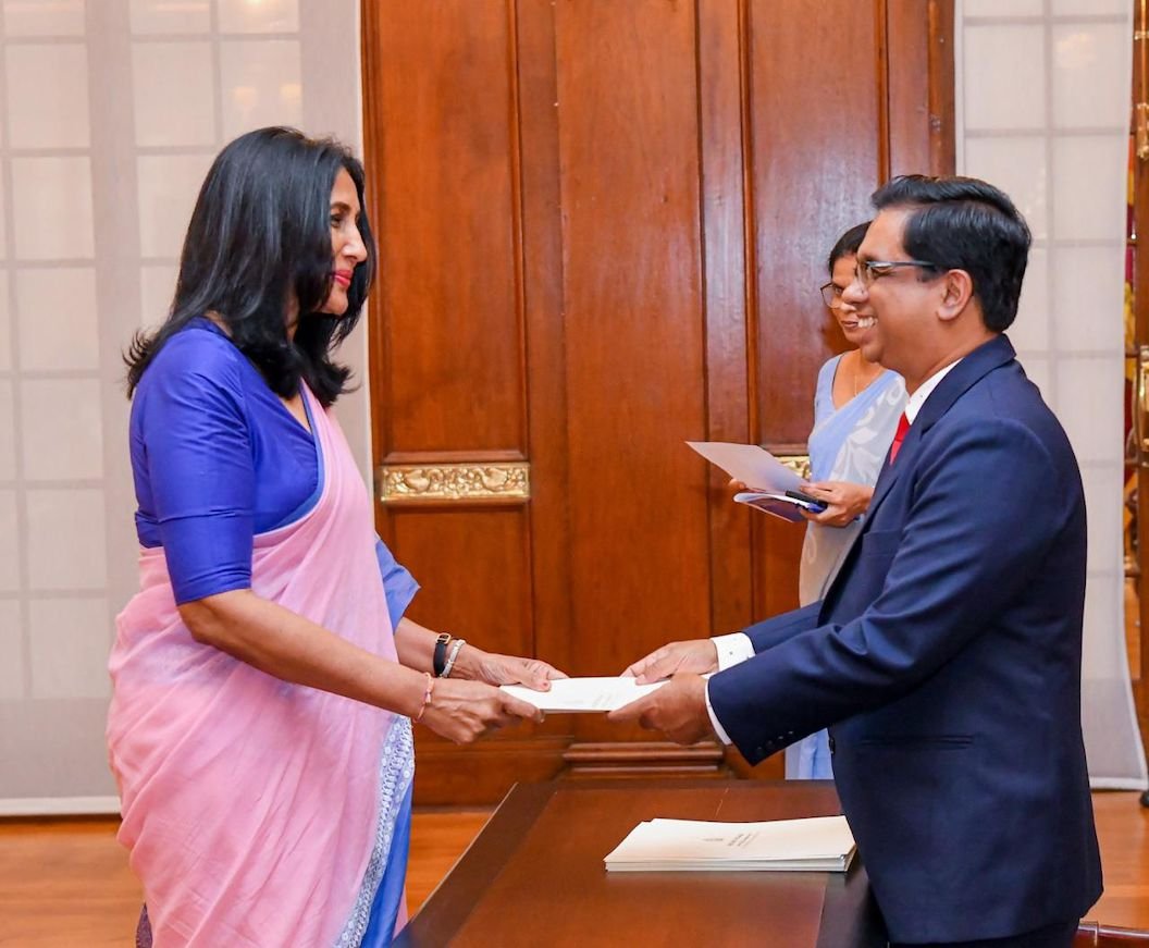 Sri Lanka Tweet 🇱🇰 (@srilankatweet) on Twitter photo Aruni Wijewardane re-appointed as Secretary to the Ministry of Foreign Affairs Sri Lanka.
Congratulations 🙏
#LKA #SriLanka <a href="/AWijewardane/">Aruni Wijewardane</a> Aruni Wijewardane re-appointed as Secretary to the Ministry of Foreign Affairs Sri Lanka.
Congratulations 🙏
#LKA #SriLanka <a href="/AWijewardane/">Aruni Wijewardane</a>