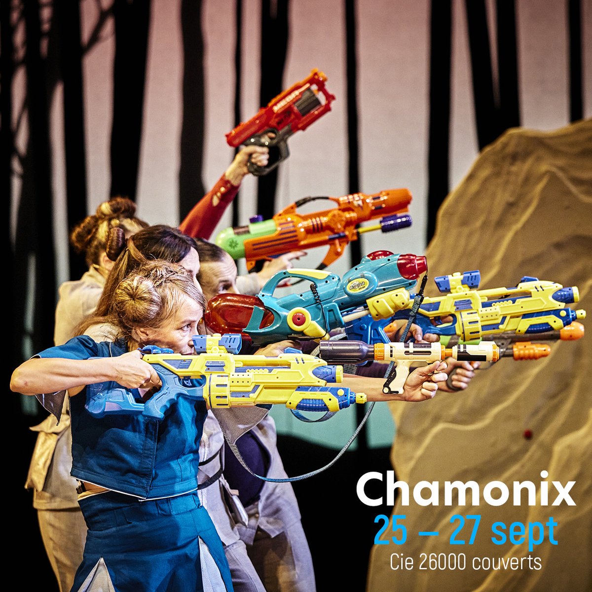 « Les 26000 couverts créent un opéra rock délirant, déjanté et tordant, en forme de récit de science-fiction loufoque qui interroge la nécessité d’éradiquer l’humanité et glorifie la fondue...» La Terrasse
👉Réservez-vos places ici: surl.li/eitiiw