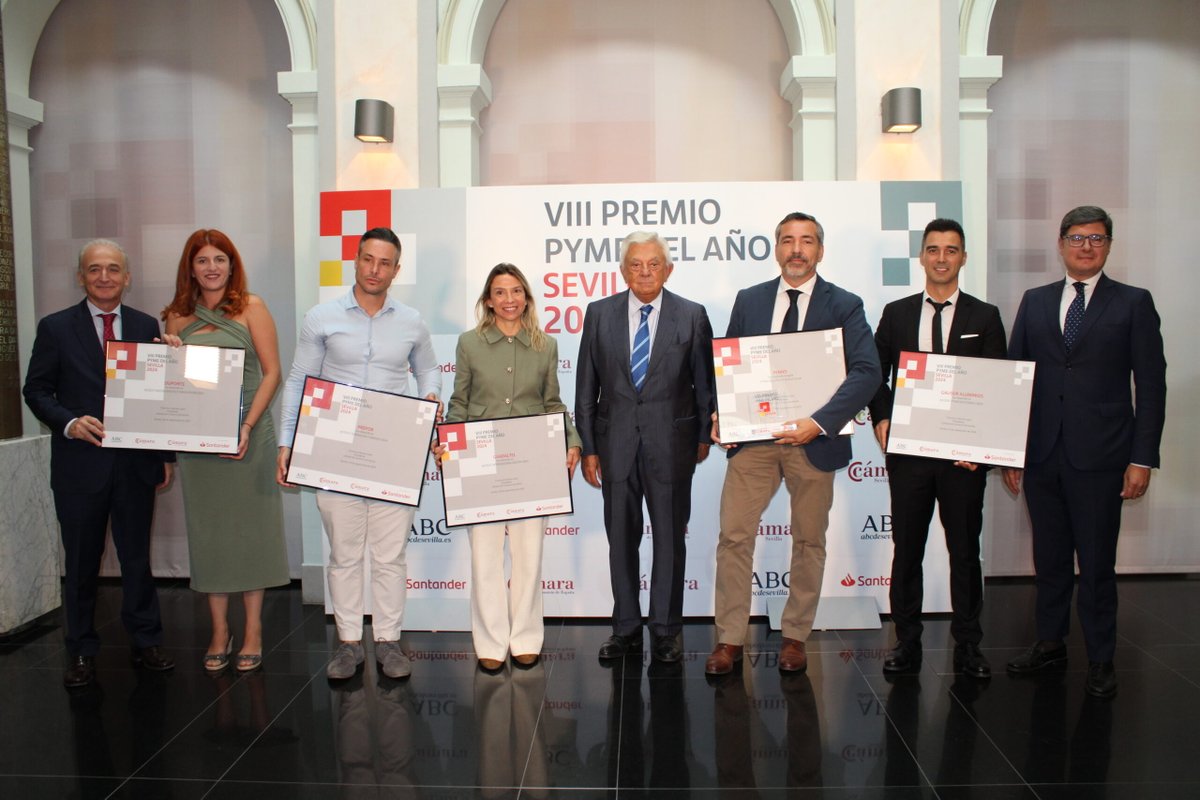 camaradesevilla's tweet photo. 𝗟𝗮 𝗲𝗺𝗽𝗿𝗲𝘀𝗮 @Feniks_CyS 𝗿𝗲𝗰𝗶𝗯𝗲 𝗲𝗹 𝗣𝗿𝗲𝗺𝗶𝗼 𝗣𝘆𝗺𝗲 𝗱𝗲𝗹 𝗔𝗻̃𝗼 𝟮𝟬𝟮𝟰 𝗱𝗲 𝗦𝗲𝘃𝗶𝗹𝗹𝗮

🚗Está dedicada a la fabricación de vehículos de contraincendios y emergencias, vehículos de limpieza urbana y vehículos de limpieza y mantenimiento de plantas termosolares.

Con la entrega del premio, el jurado ha reconocido su aportación a la creación de empleo, su capacidad innovadora y exportadora en la concesión del premio 🚀

✅El galardón lo han concedido el @bancosantander  y la @camaradesevilla , en colaboración con la @camarascomercio y el diario @abcdesevilla

¡Lee todos los detalles aquí!👉https://t.co/YbScJufPqD
