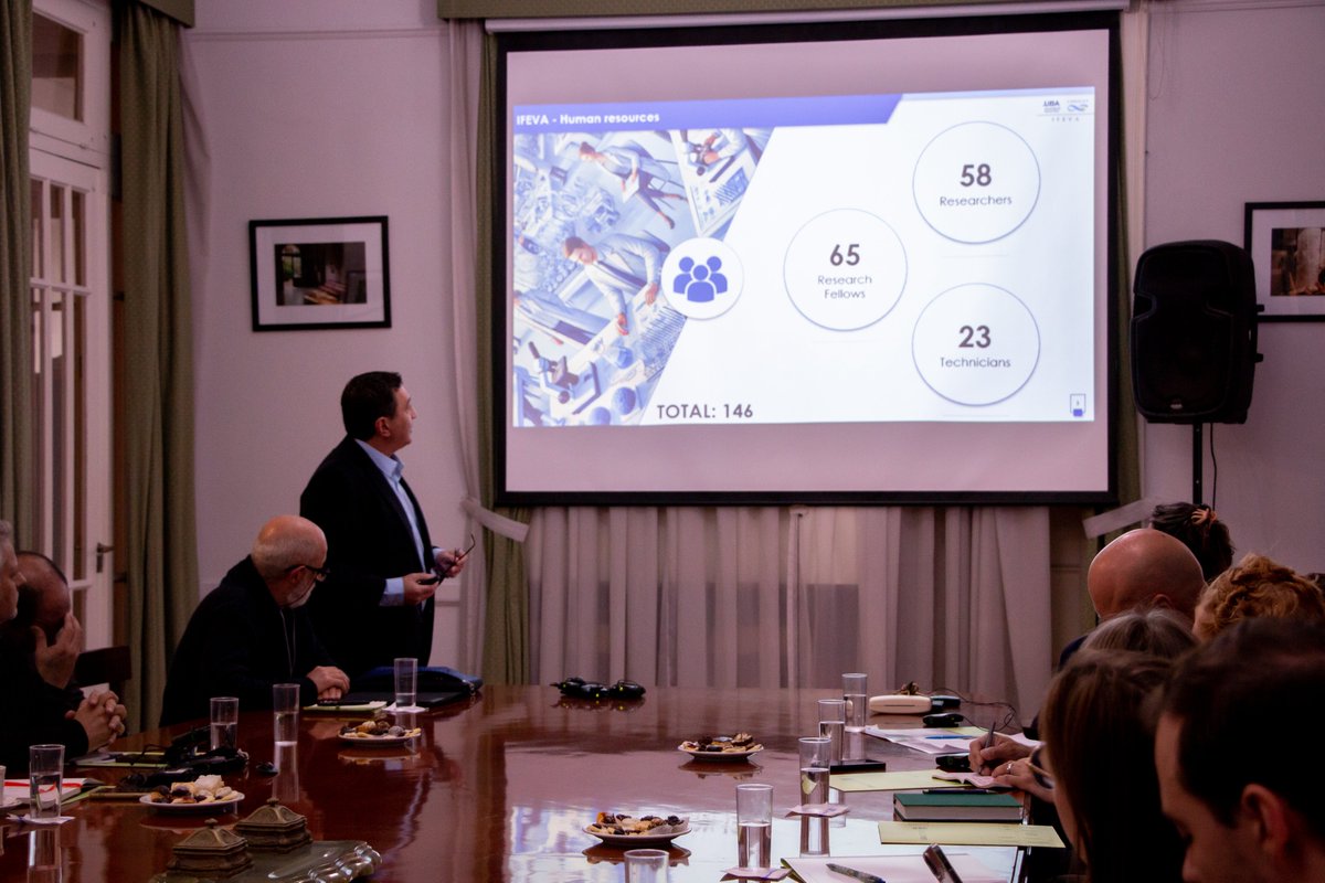 FAUBA_Internac's tweet photo. 🌿🇸🇪 Nos honró recibir a la Comisión de Ambiente y Agricultura del Riksdag sueco. Se reunieron con la Decana Adriana Rodríguez y el Secretario de Investigación y Posgrado Carlos Mazza, dialogaron con docentes y visitaron el Laboratorio de Genómica y Marcadores Moleculares https://t.co/oRJAdxpjOQ