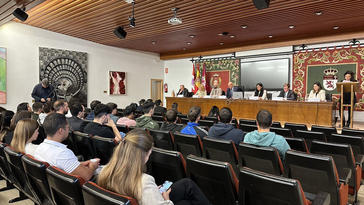 LeonAyto's tweet photo. El máster en Derecho de la Ciberseguridad y Entorno Digital de la @unileon inicia un nuevo curso con ganas de seguir formando especialistas en una ciudad referente del sector tecnológico, tal y como ha destacado el alcalde de #LeónEsp @jadiezleon en el acto inaugural https://t.co/OmYzAIlAyr