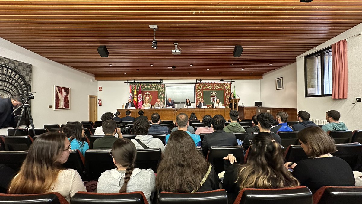LeonAyto's tweet photo. El máster en Derecho de la Ciberseguridad y Entorno Digital de la @unileon inicia un nuevo curso con ganas de seguir formando especialistas en una ciudad referente del sector tecnológico, tal y como ha destacado el alcalde de #LeónEsp @jadiezleon en el acto inaugural https://t.co/OmYzAIlAyr