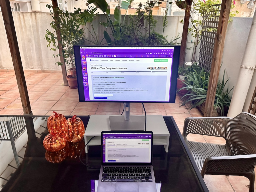 Don't rate my (cheap) setup.

2020 Macbook Air M1: $900
Dell U2723QE UltraSharp 27" 4K UHD: $440
Working in 👕🩳 on the terrace. During autumn. In Europe: Priceless

About to start a <a href="/StarterStory/">Story Starter</a>  deep work session. Highly recommended - the best online community I ever joined!