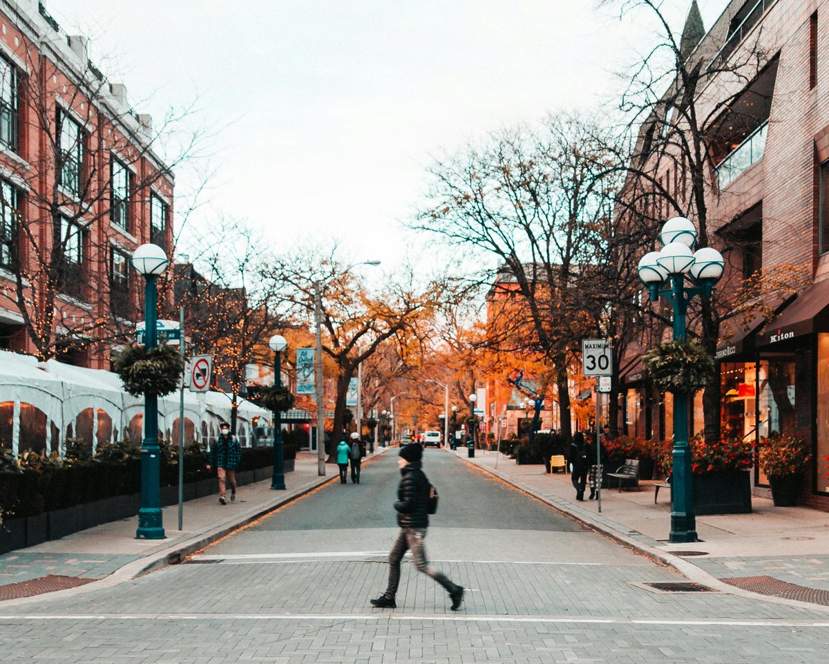 Fall is here! If you're starting your annual Gilmore Girls rewatch, here are 10 ways you can experience Toronto as if you were in Stars Hollow this fall. 🍂☕️
shedoesthecity.com/love-gilmore-g…