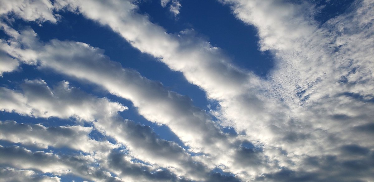atxwxgirl's tweet photo. It's always nice to squeeze in a lil' sunroof #CloudTime π€βοΈ #atxwx https://t.co/ZdqF0LlaPh