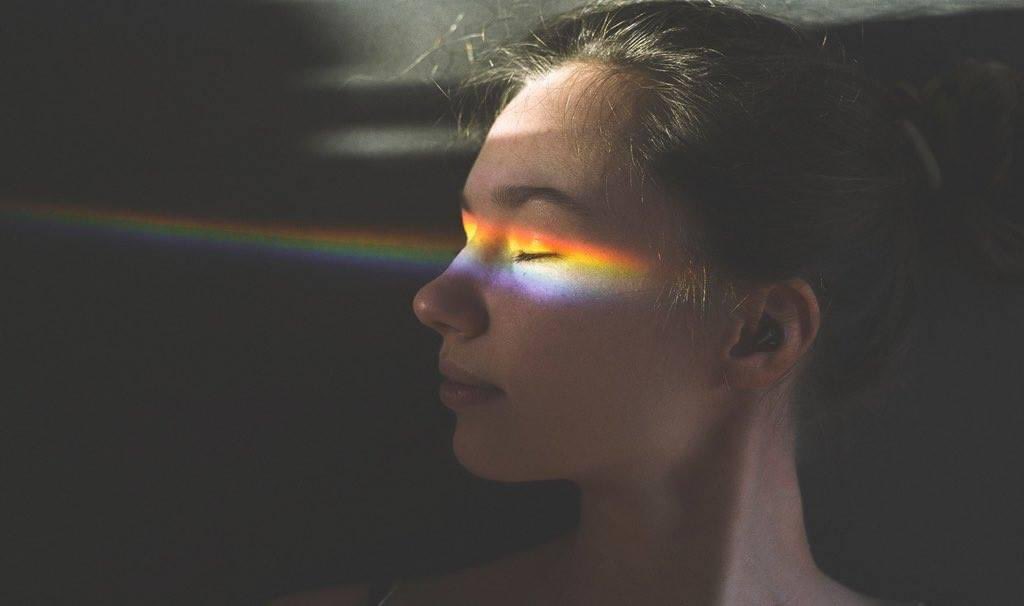 يوماً ما .. سيشعل أحدهم شمعة صغيرة في عقلك وستبقى مشتعلة للأبد.

- اوتسايدر