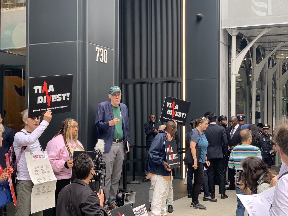 wealsoherdcats's tweet photo. Hanging with @billmckibben for a second day in a row, today we’re at @TIAA calling on them to divest from fossil fuels and deforestation #divest #ActOnClimate w @TIAADivest &amp; @ThirdActOrg https://t.co/lXnm2dUl2S