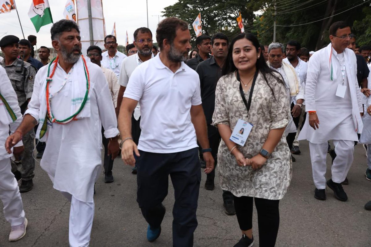 NBhardwajINC's tweet photo. अखिल भारतीय कांग्रेस की राष्ट्रीय प्रवक्ता एवं पूर्व लोकसभा प्रत्याशी गाजियाबाद वह मेरी बेटी डॉली शर्मा को जन्मदिन की हार्दिक शुभकामनाएं मैं आशुतोष भगवान  भोलेनाथ से प्रार्थना करता हूं वह उन्हें अपना आशीर्वाद बनाए रखें । https://t.co/t9w3Ik2uBP