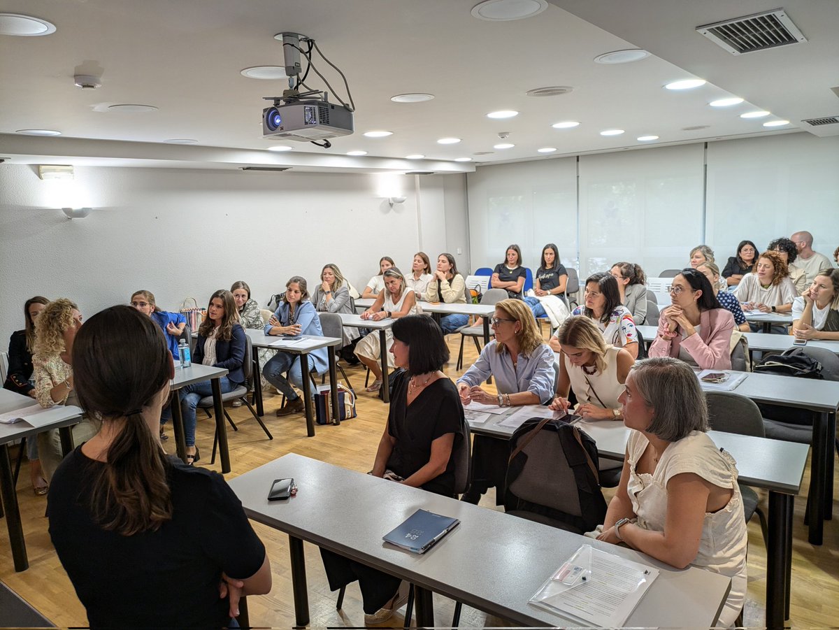 3️⃣0️⃣ enfermeras están participando esta tarde en la VII Jornada de #Investigación #COENAV: exposición de #tesis doctorales, experiencias de estancias de investigación y proyectos finalistas al premio #EnfermeraInnova